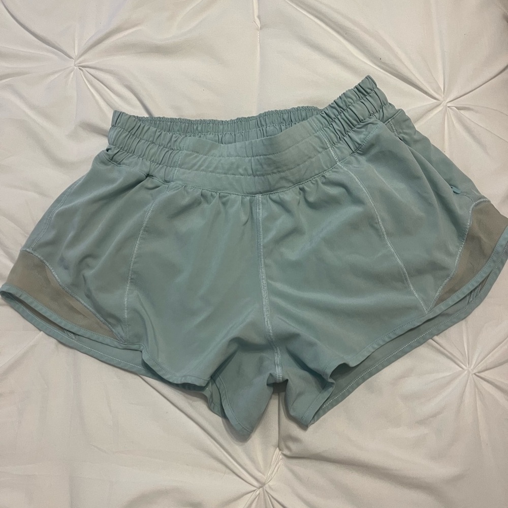 Lululemon hotty hot shorts 2.5” size 6